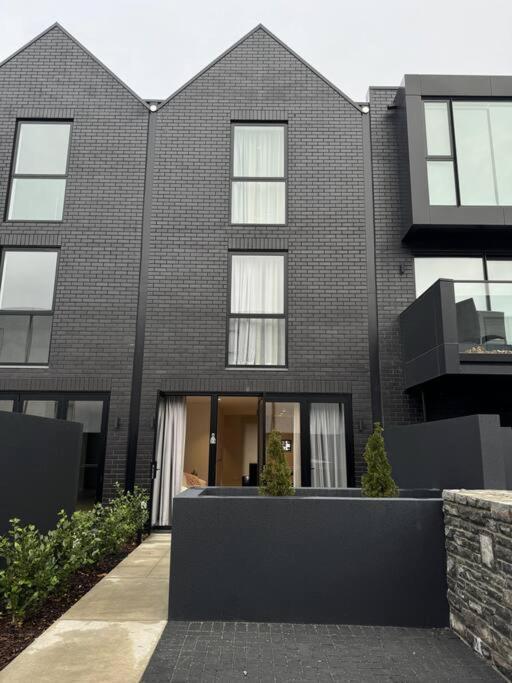 Black-Luxe Living In The Heart Of City Apartment Christchurch Exterior photo