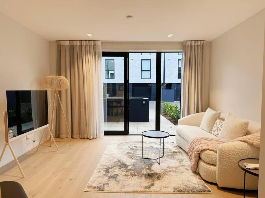 Black-Luxe Living In The Heart Of City Apartment Christchurch Exterior photo