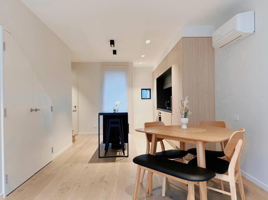 Black-Luxe Living In The Heart Of City Apartment Christchurch Exterior photo